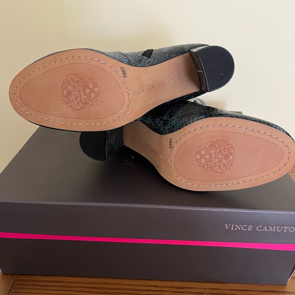 VINCE CAMUTO Sanstan bootie dark teal snake leather -6.5-NIB! - Picture 6 of 8